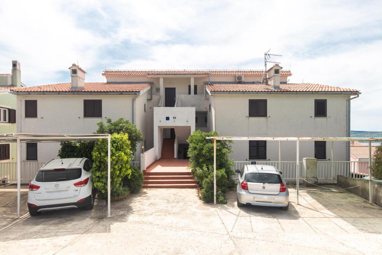 Apartment Laura Пунат Экстерьер фото